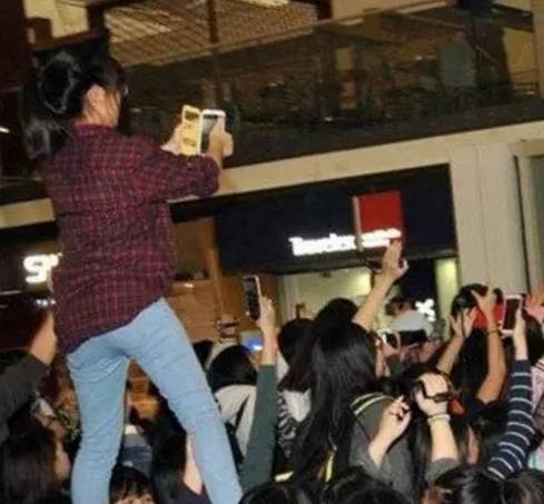 初吻|轻松一刻:偷偷暗恋住我隔壁的一女生,但是不敢表白!