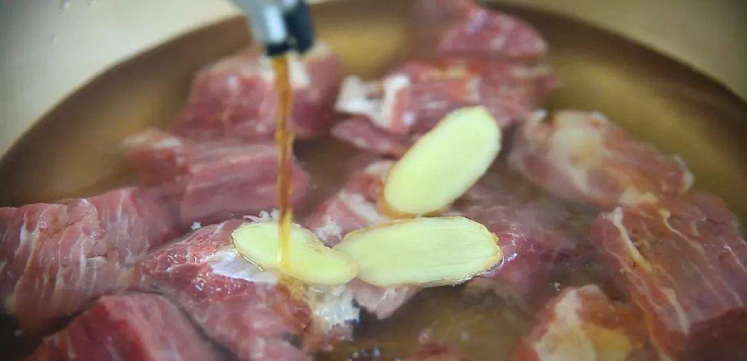 胡萝卜|台式红烧牛腩，红润香喷喷，小编都忍不住狂咽口水了