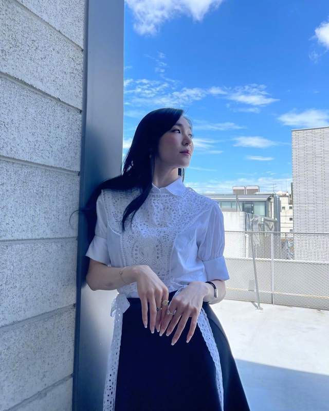 黄美英|“少女时代”罕见合体！黄美英脸胖了点，穿白衬衫仍是颜值担当