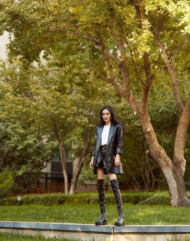 好身材|巩俐的气质真不是吹的，黑色皮衣配半身裙潇洒利落，气场全开