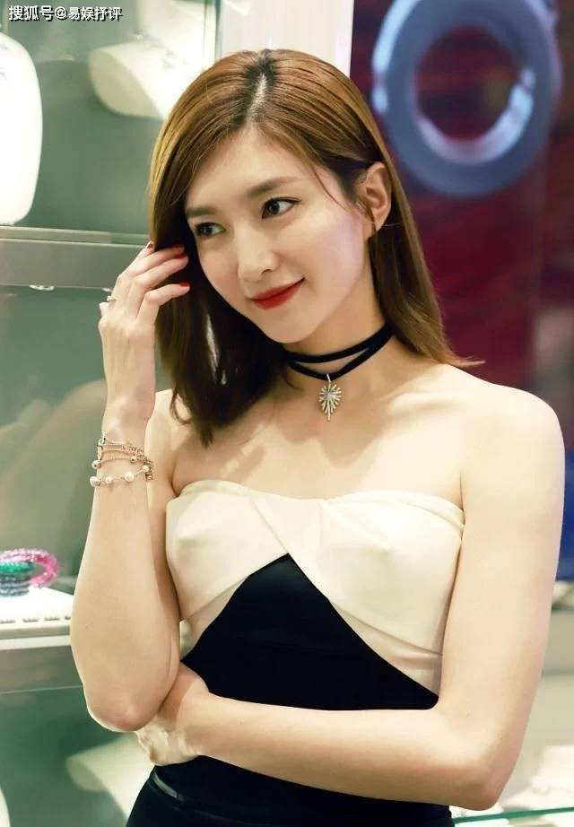 江疏影|34岁的江疏影优雅大方、风韵十足,性感又迷人,连妆容都是霸气的美感!