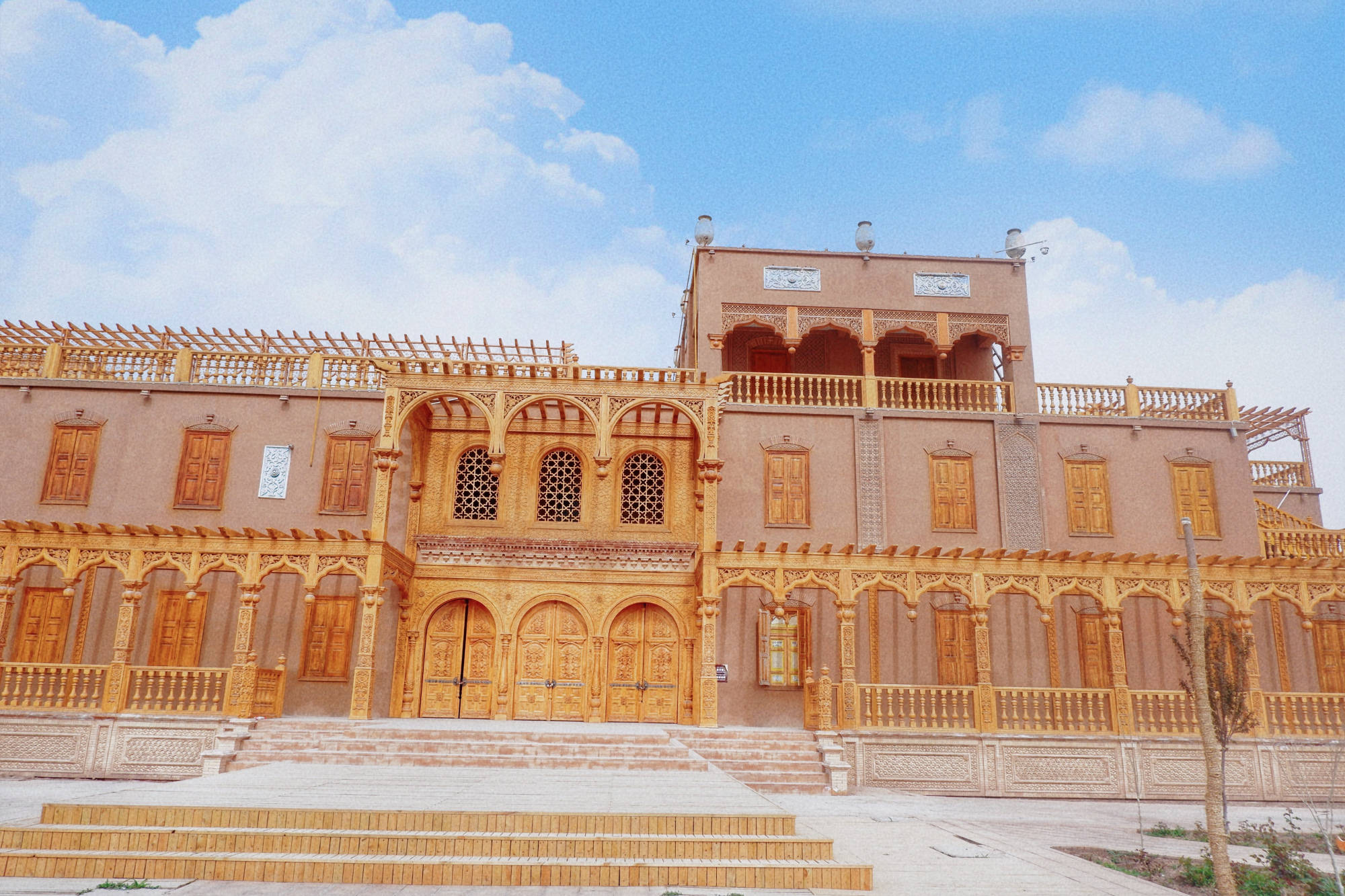 原创中国西北边境的经济特区与三个国家接壤城市中心有2000年历史