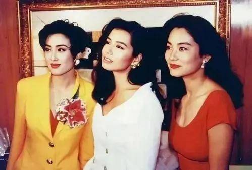 发型|美女也扛不住扣分小细节？刘诗诗机场反季带货，却被差发质抢镜