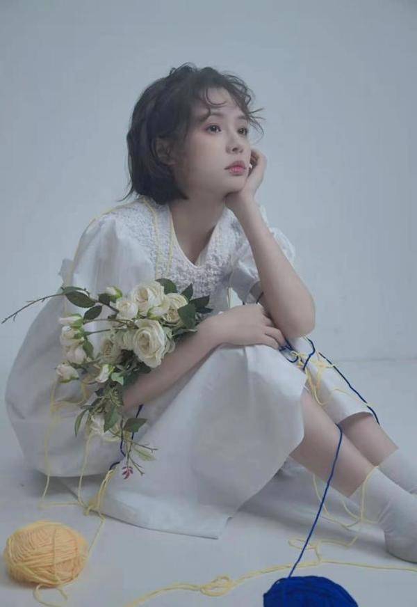 清爽靓丽姚凯辰我的中国芯化身科研女神担纲女一号