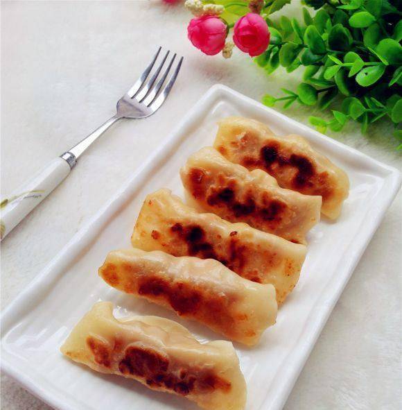 做法|天热别煮饺子，教你懒人做法，卷一卷10分钟出锅，早餐上桌都爱吃
