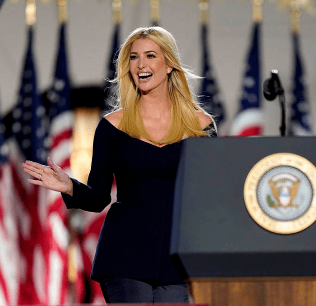 曲线|伊万卡肚子皱巴巴！在镜头中露出胳肢窝，挂脖背心凹出前凸后翘