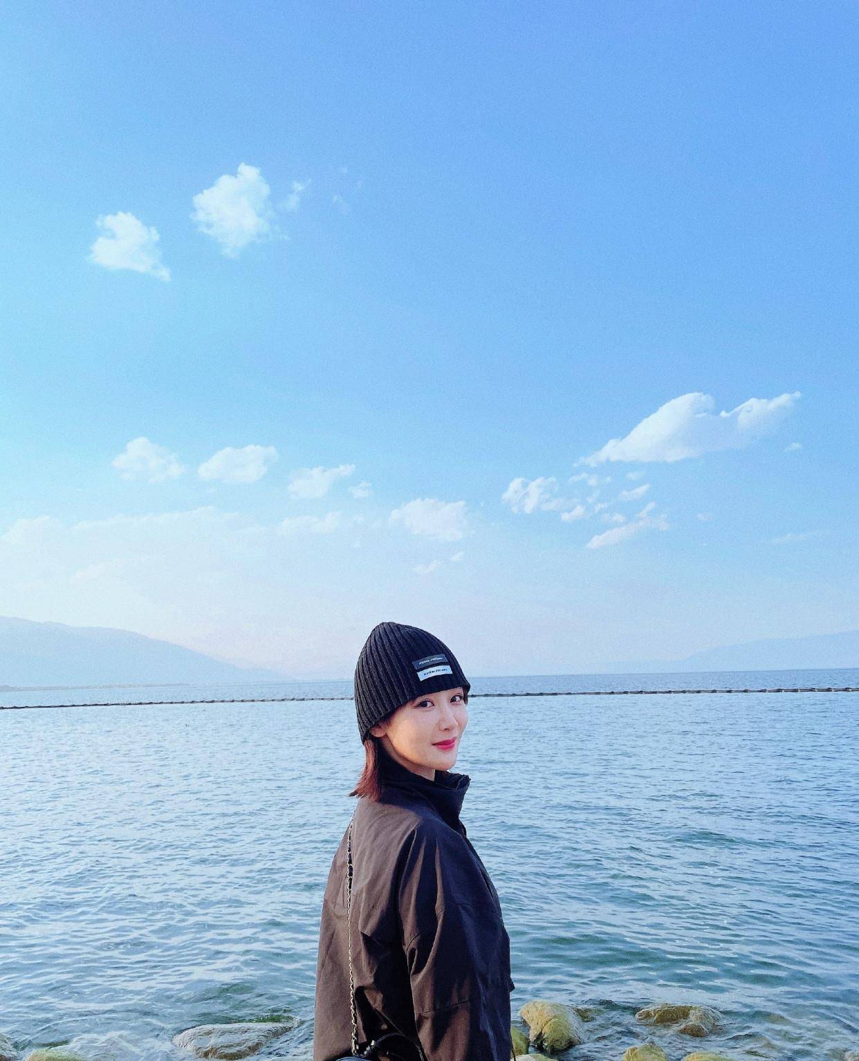 时间|小长假结束,杨紫晒出海边美照,粉丝:越来越漂亮了!