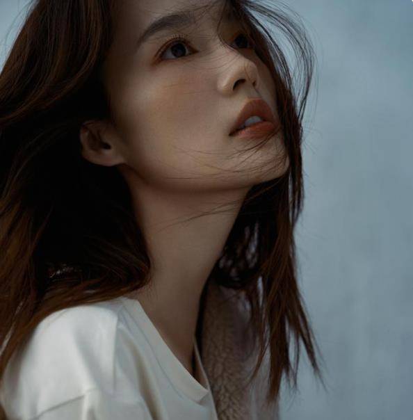 脸颊|李沁最新时尚大片曝光，气质灵动羡煞一众女星