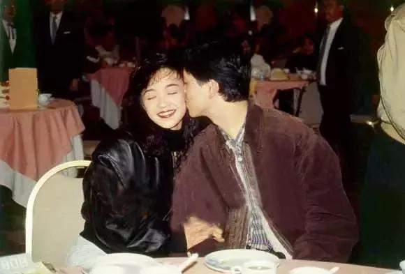 1985年,陈慧娴在工作中与欧丁玉擦出火花,因为当初暂退圈留学,而结束