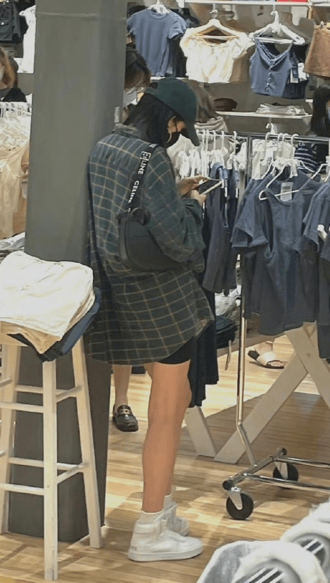 网友|杨幂停工后放飞自我？
