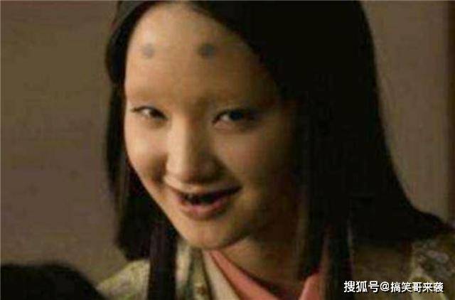 时代|比裹脚还可怕地“传统”，一个压坏器官，一个小孩见了都被吓哭