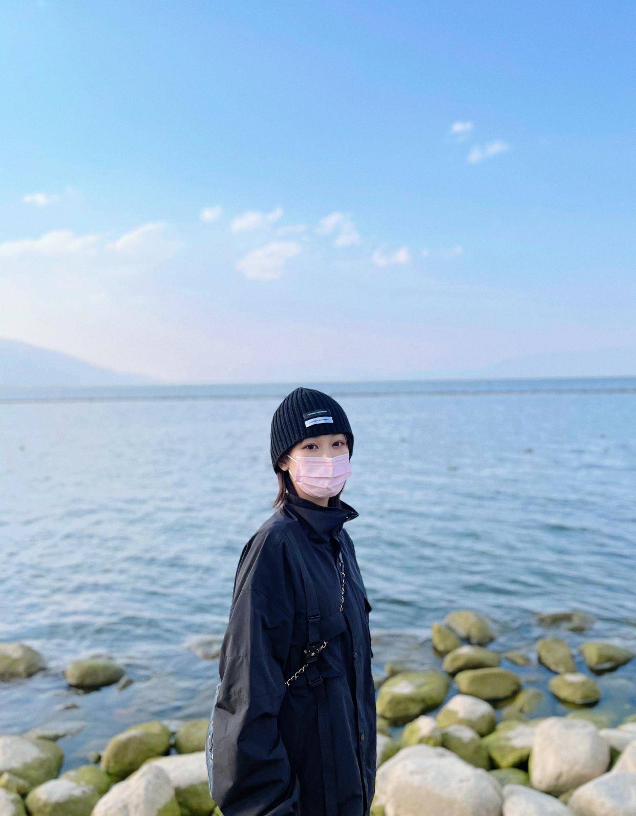 时间|小长假结束,杨紫晒出海边美照,粉丝:越来越漂亮了!