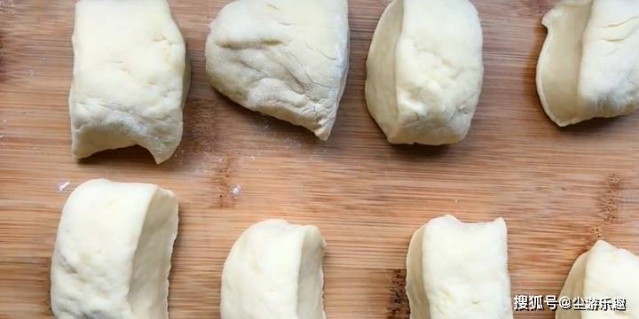 做法|电饭锅做早餐面包的配方,比蒸馒头还香甜,学会可以做给家人吃