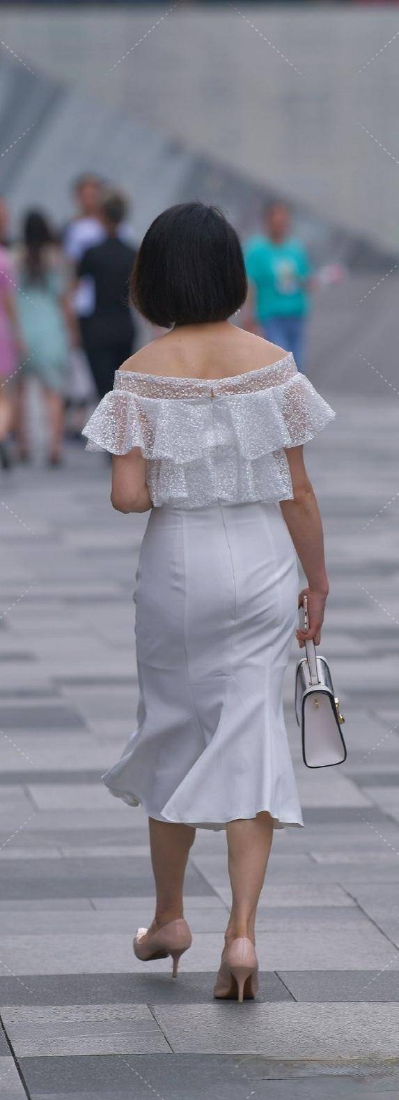 魅力|穿着打底裤显示文艺简约,让您拥有年轻的自信