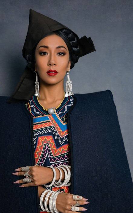 原创吉克隽逸一颗耀眼的黑珍珠惊艳了众人民族的既是世界的