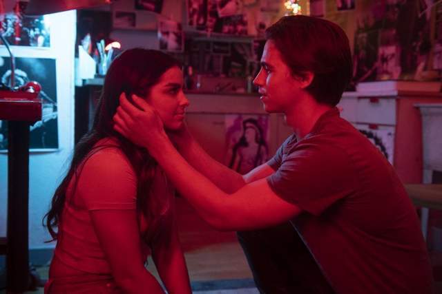 影评|《他是我的全部》影评，高中女神把废柴变舞会之王，网红成功翻身