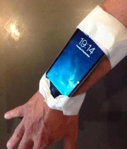 搞笑gif:刚入这一行,第一次骗人,没忍住_女神