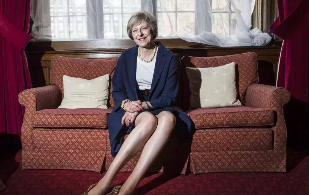 Bennett|穿着豹纹当首相，就算60岁也要画最美的妆，穿最美的衣服