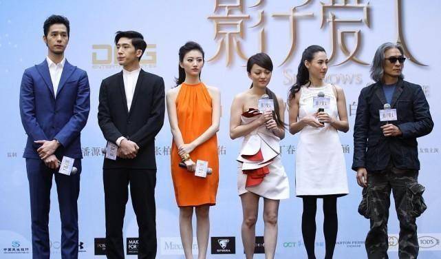 设计|景甜的眼妆是不是太浓了，和张柏芝穿相似的裙子，却看不出年龄差