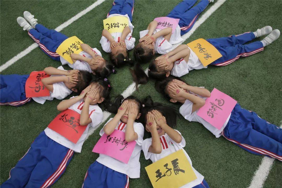 进行|幼儿园开学第一天，班级内上演年度大戏，家长应该着重学生第一课