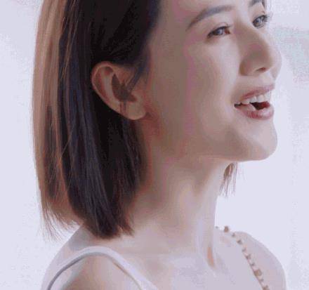 技能|42岁高圆圆女神技能再升级，露肩白裙尽显曲线，怼脸拍颜值太能打