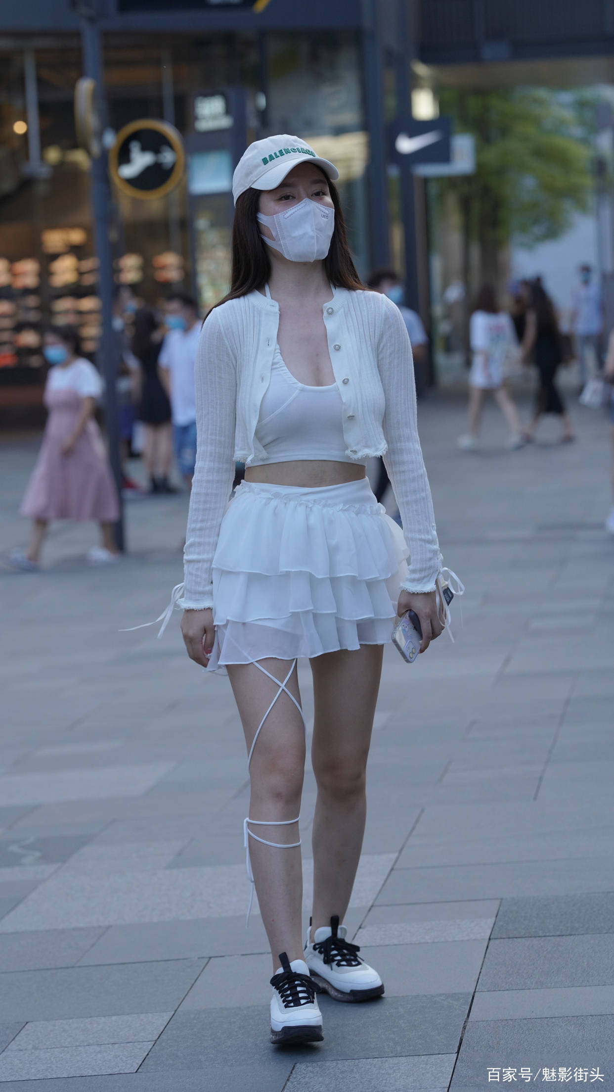 设计|谁说穿白色显胖？看这位美女的白色系搭配，美得优雅得体