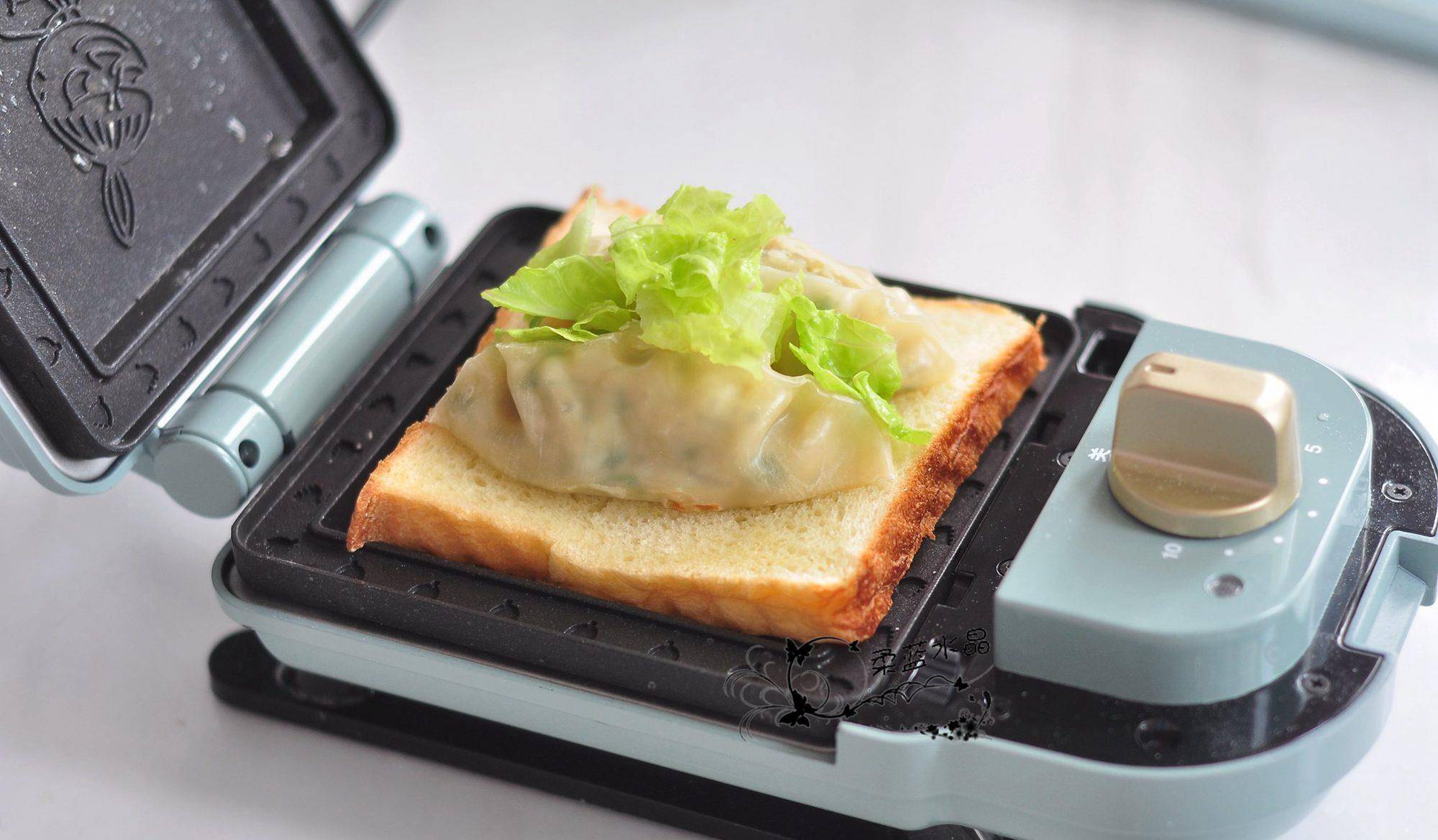 面包|把饺子放进面包里，几分钟就能吃上早餐，可以偷懒多睡几分钟了