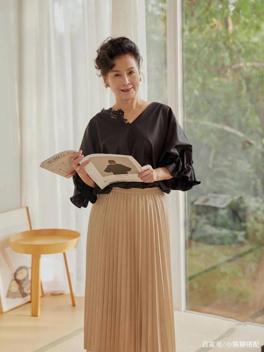 下装|懂穿的女人不显老！百用不厌的“焦点穿搭”，学会才更优雅气质