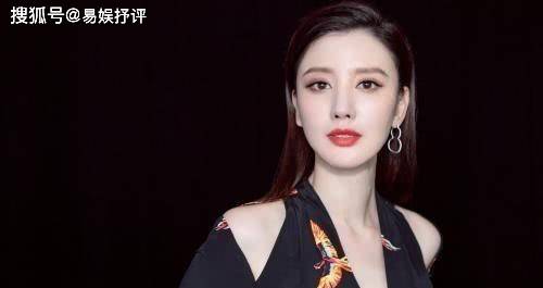 钢琴|颖儿气质惊艳美极了，38岁张萌够自信，穿“无痕裙”秀S曲线！