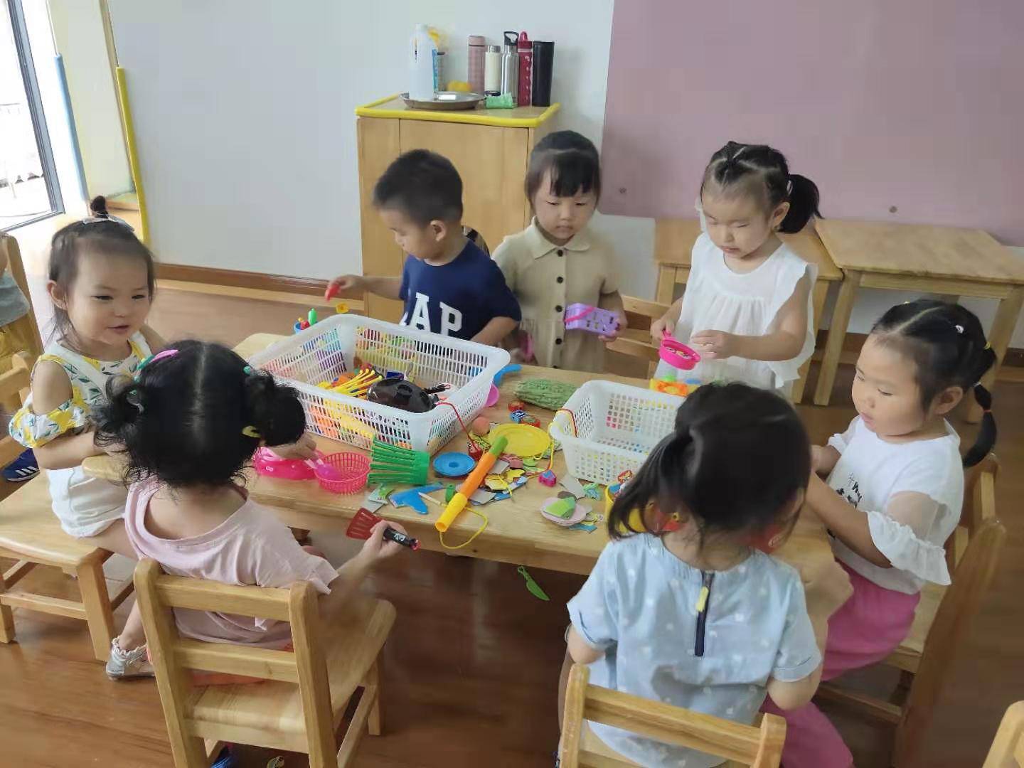 玩具|孩子上幼儿园时，家长记住“3不要4要”，宝宝更快适应校园生活