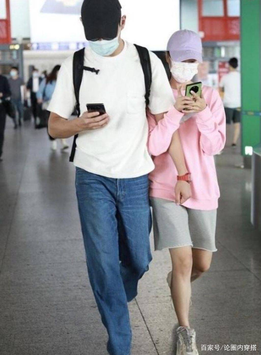黑色|王彦霖和艾佳妮还挺甜，机场穿搭充满甜蜜感，选择的单品相当低调
