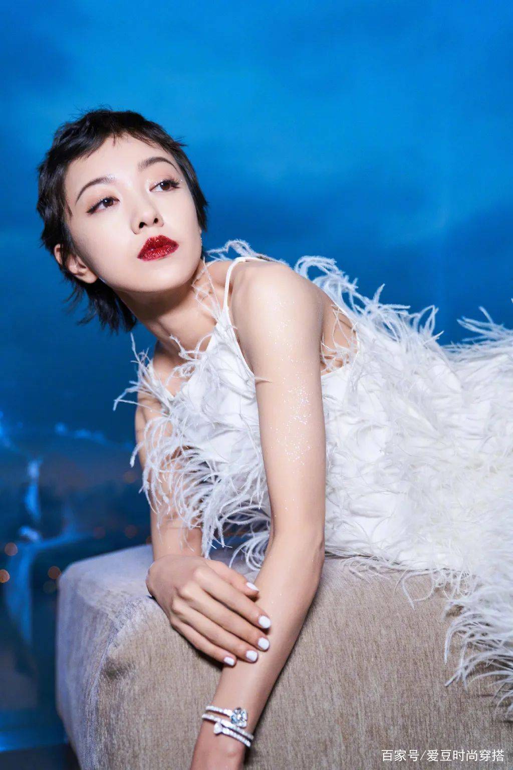 发型|你适合什么样的短发？该如何搭配秋装？