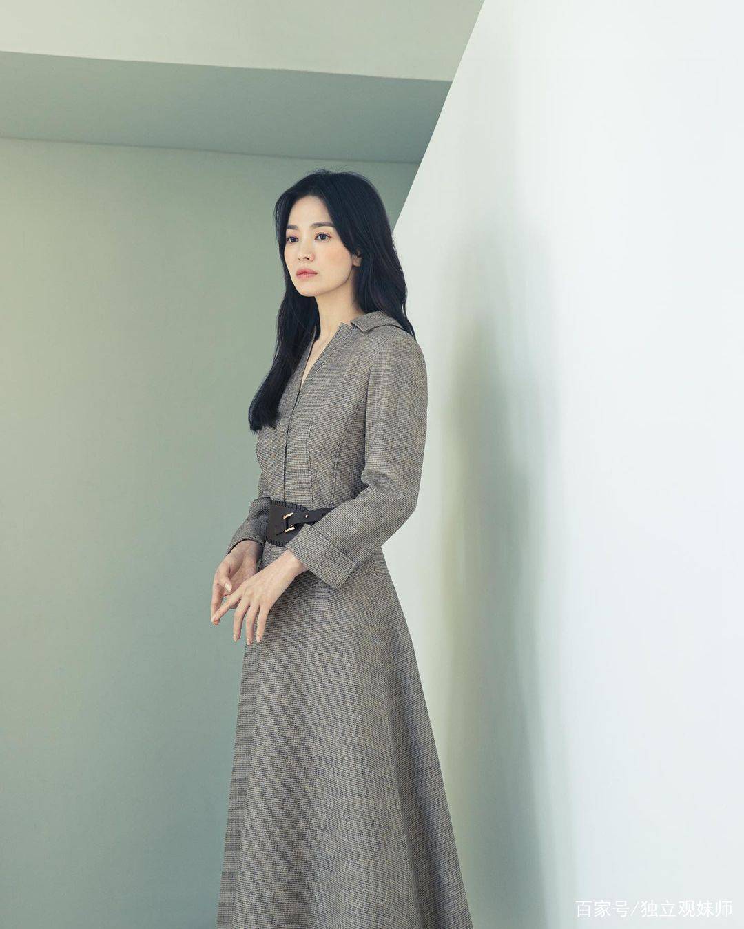 身材|宋慧乔双腿修长,穿华丽长裙堪比超模,搭配高跟鞋显高提气质!