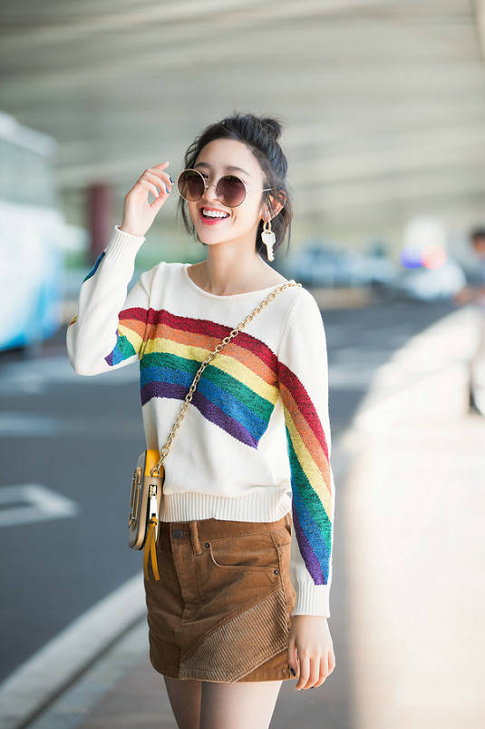 设计|学唐艺昕半身裙配上针织衫,混搭出时髦的美感,穿出属于自己的美