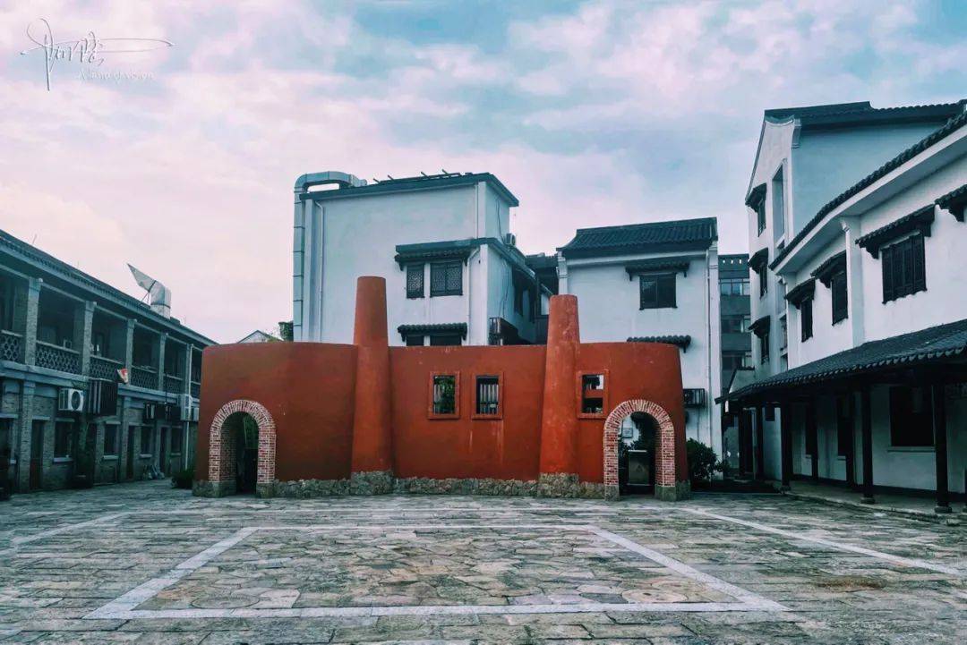 瓶窑老街在杭州最偏远的郊区，饱经岁月摧残，如今却焕然一新
