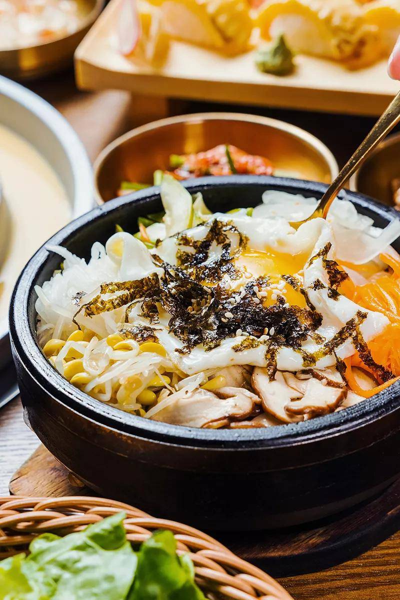 am-|吃m8和牛、看乐队live…