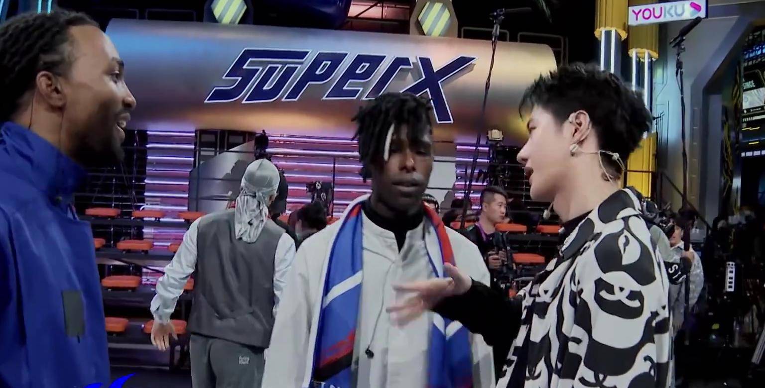 角色|王一博:相比“编剧”角色,他街4中表现出的是极好的主持功底