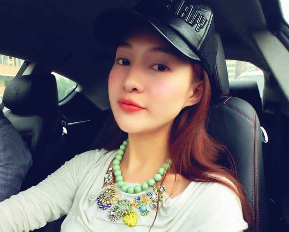 郭美美本名郭美玲,2011年凭借炫富走红,玛莎拉蒂,别墅party,奢侈包包