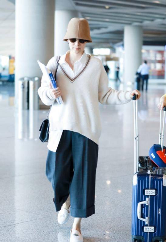 经验|日常出行穿衬衫怎么搭，老戏骨海清有经验，帮你时髦保暖两不误