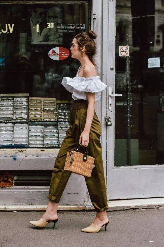 颜色|衣品好的女人，“T恤+直筒裤”就能穿出法式优雅，看来会穿很重要