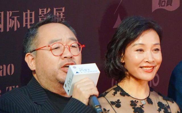 项链|陈冲赵涛同框合影都穿连衣裙,一个霸气一个优雅,真不愧是老戏骨