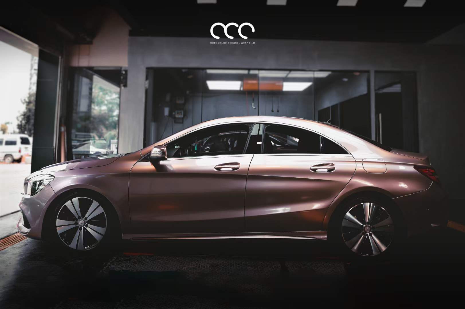 奔驰cla200汽车贴膜漫彩改色膜冰莓粉