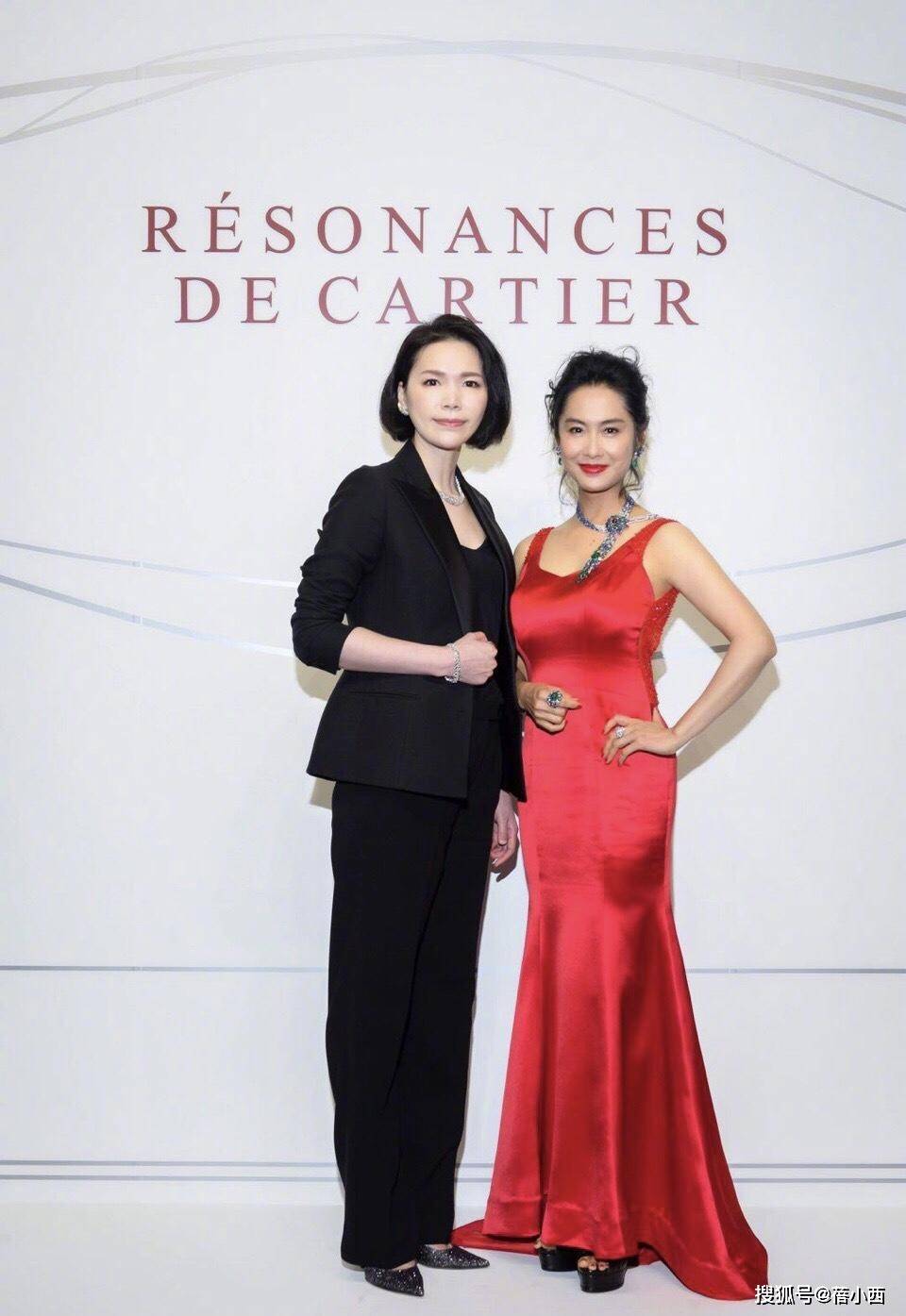 傲人|朱茵完全忽略了大婶的年龄,一身别致穿搭,大胆展现“傲人”身材