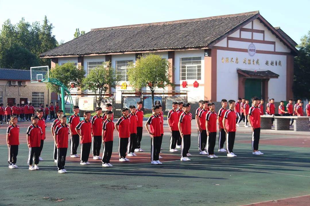龙虎山文武学校我校组织2021年秋季开学军训汇演