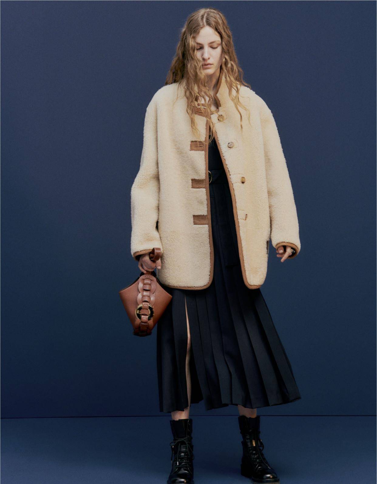 本质|2020早秋服装:让服装本质说故事,Chloe用基本元素大玩穿搭游戏