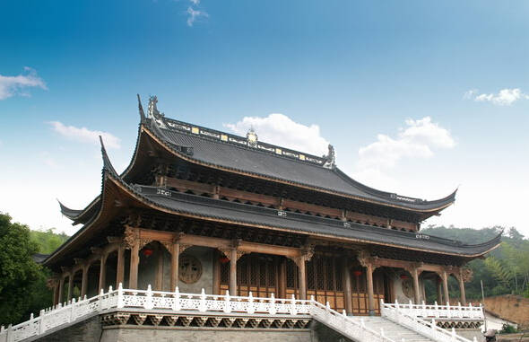 地址:上虞区曹娥江东岸东山风景区来到东山国庆寺,静静漫步山间,林下