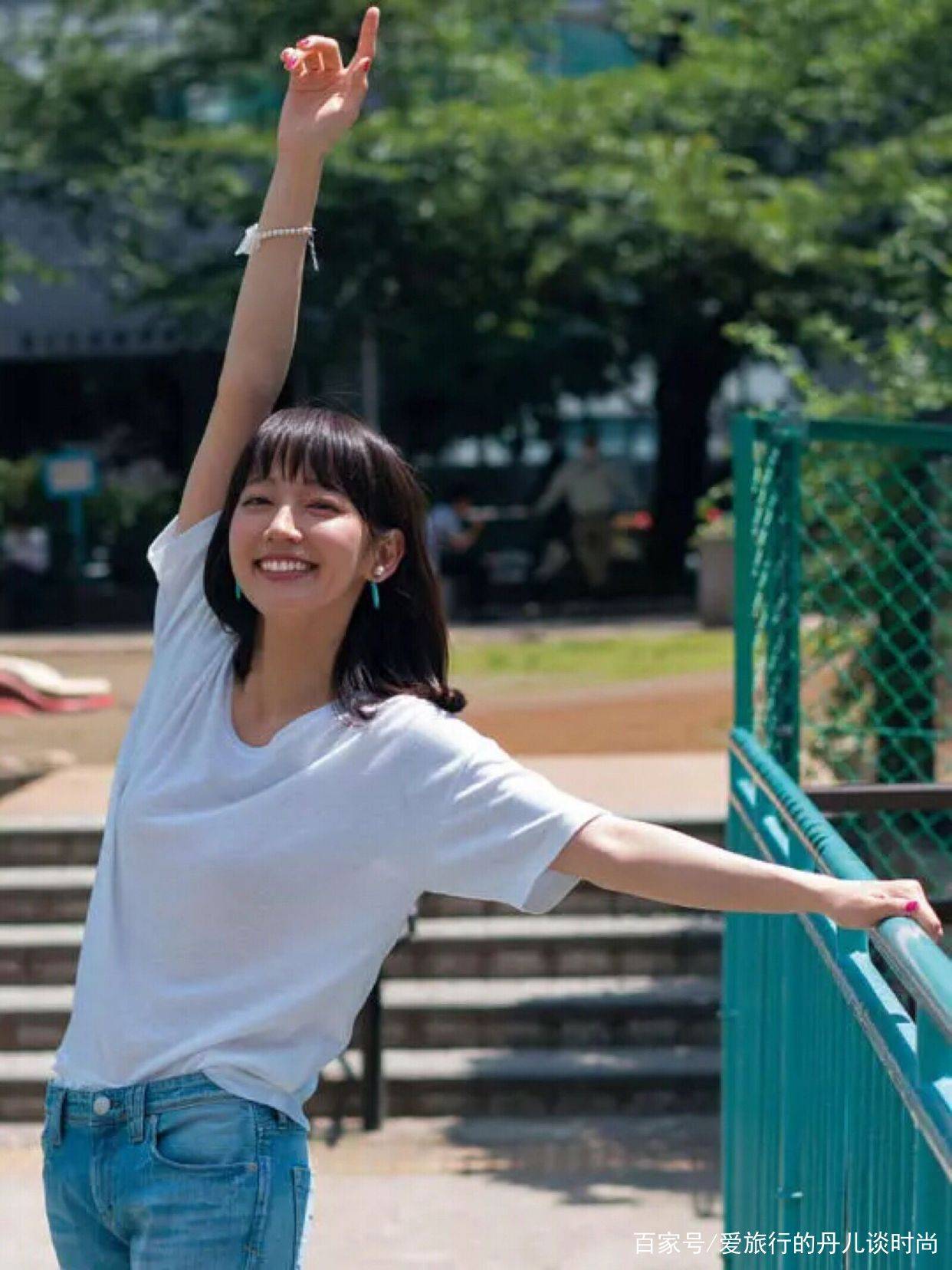 身材|日本90后当红小花吉冈里帆，治愈系穿搭唯美清纯，韵味十足