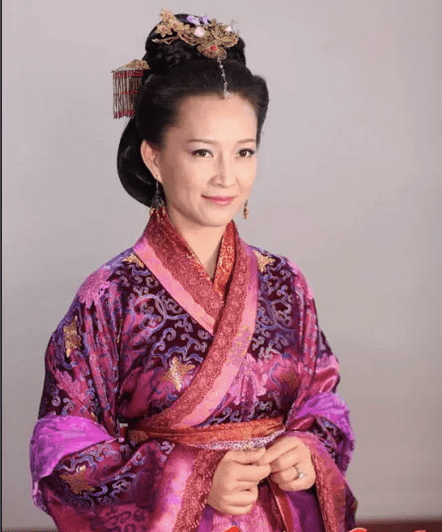 在《梁山伯与祝英台》《晚秋》等作品中,她都是以客串为主,演员表中排
