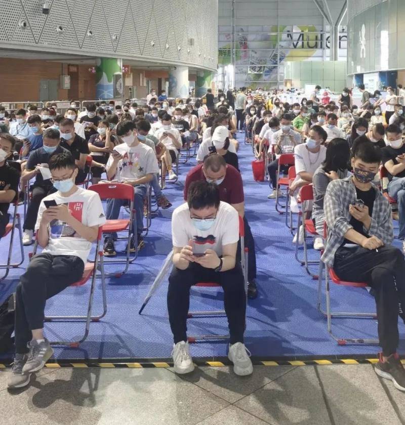 供应|深圳本地首款国产疫苗面世 杜伟民带头接种