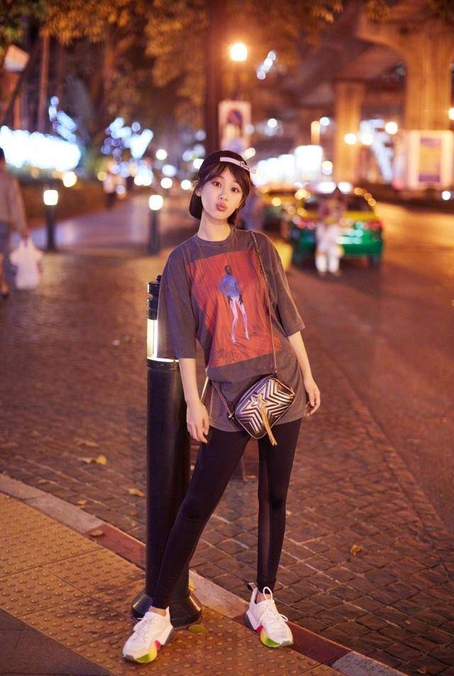 女神|宋佳穿睡衣也时尚,倪妮成街拍女神,论私服穿搭的秘密